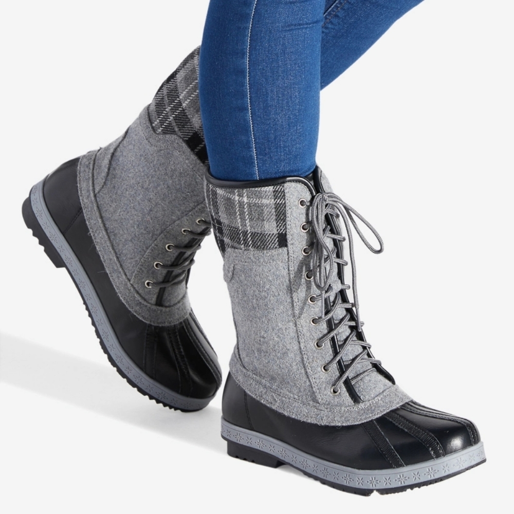 NWOB Gray Plaid Flannel Flat Boot